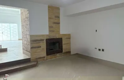 Procurando um sobrado espaçoso, bem localizado e com um ambiente agradável? temos o imóvel perfeito para você!