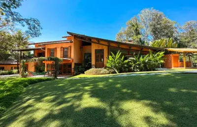 Casa no condomínio colinas do mosteiro de itaici para venda com 5 quartos, sendo 3 suítes, 406m²