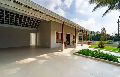 Sobrado para venda em fazenda grande com 3 quartos, sendo 1 suíte, 432m²