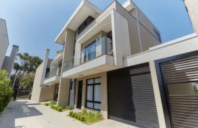 Sobrado de alto padrão à venda em condomínio exclusivo no água verde, curitiba-pr: 3 quartos, 1 suíte, 3 salas, 4 banheiros, 2 vagas, 200,70m².