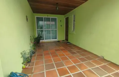 Casa em condomínio à venda em santa cândida, curitiba-pr: 3 quartos, 1 sala, 1 banheiro e 1 vaga de garagem - 43,53 m².