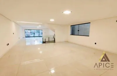 !oportunidade! linda casa sobreposta alta na quadra da praia com 280m² úteis - 03 suítes - esp. gourmet + churrasq. - piscina - 02 vagas por r$ 2.179m