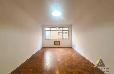 Lindo apto. padrão na quadra da praia e com vista mar - 120m² úteis - 02 dorm. sendo 01 suíte - 03 w.c - dep. completa - 01 vaga - boqueirão/canal 3