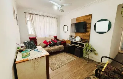 Excelente apto. padrão com 70m² úteis - 02  dormitórios sendo 01 suíte - varanda - 02 banheiros - 01 vaga de garagem por r$ 357 mil - marapé/santos