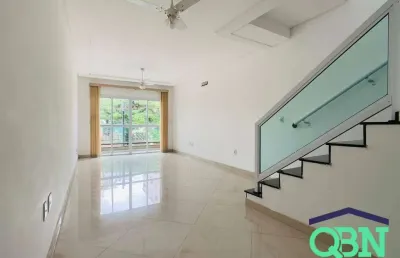 !!!oportunidade!!! vendo casa triplex - 240m² úteis - 05 dorm. sendo 04 suítes - 2 vagas - churrasqueira + piscina por r$ 1.159m - embaré - santos/sp