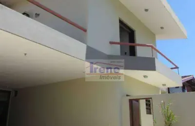 Sobrado com 345 m² de área construída com finalidade residencial ou comercial.