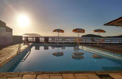 Hotel com 24 dorms, praia da maranduba, r$7mi - código 589