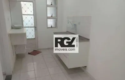 Ap na quadra da praia, 01 dormitório reformado. ponta da praia, santos. 375mil