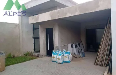 Casa térrea em fase final  de construção com ótimo espaço de terreno na frente e lateral