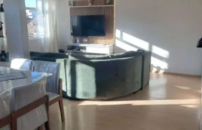 Duas vagas de garagem  apartamento amplo no melhor do rebouças todo mobiliado