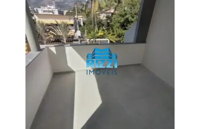 Casa duplex recém reformada com localização privilegiada na freguesia