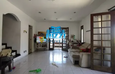 Excelente casa triplex em condomínio fechado na freguesia