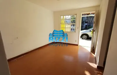 Excelente casa linear com 03 quartos - condomínio quinta do anil