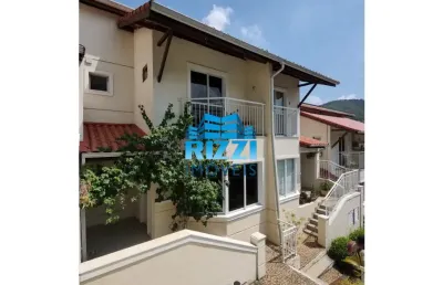 Casa triplex em condomínio fechado na estrada do pau ferro