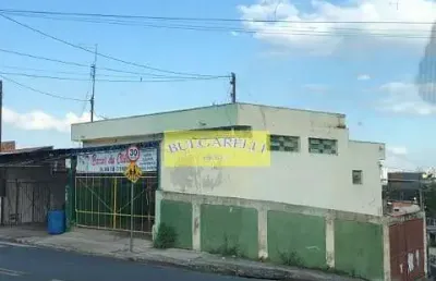 Casa à venda de esquina ótima para investimento contendo casa 2 quartos, 3 vagas mais 2 salões, 261