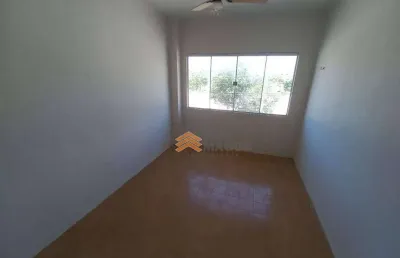 Apartamento disponível para locação no bairro tirol, possui 75m² composto por sala, 2/4, banheiro social, cozinha e área de serviço.  entre já em cont