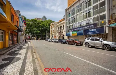 Prédio comercial com 4 pavimentos à venda no centro