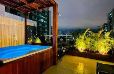 Apartamento garden de alto luxo meia quadra da praia