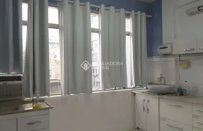 Sala comercial à venda na rua doutor flores, 307, centro histórico, porto alegre, 32 m2 por r$ 170.000