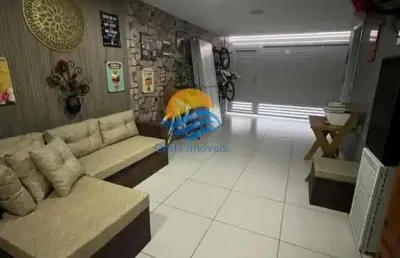 Linda casa triplex em condomínio em santos no marapé