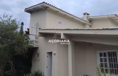 Casa com 3 quartos para alugar na pinguim, 87, campeche, florianópolis por r$ 7.600