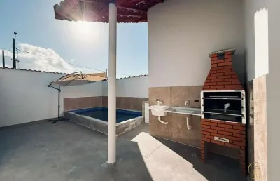 Casa com 2 dormitórios, sendo 1 suíte, no jd. praia grande em mongaguá.