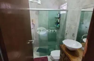 Casa em condomínio fechado com 3 quartos à venda na rua silvia scarpelli, 145, parque são vicente, mauá, 150 m2 por r$ 559.000