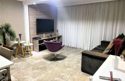 Apartamento com 02 dormitorios, sala para 02 ambientes, cozinha planejada, 02 banheiros e 01 vaga