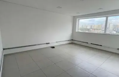 Sala comercial para locação com 37 m2 com 02 banheiros e 2 vagas de garagem