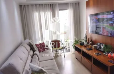Belíssimo apartamento com 02 dormitórios, 01 vaga, varanda, andar alto, fino acabamento