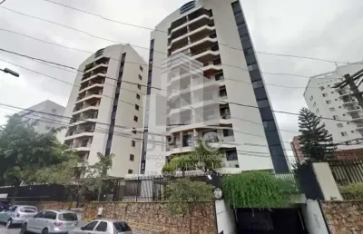 Belíssimo apartamento com 3 dormitórios, sendo uma suíte com armários planejados, ventilador de teto, papel de parede, dormitórios com armários