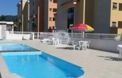 Apartamento completo com excelente infraetrutura de condomínio em oferta