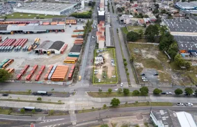 Super terreno de esquina, com area de 1995 metros quadrado