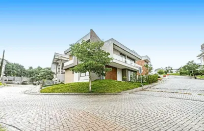 Condominio barigui park royale, com piscina privativa