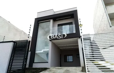 Sobrado com 3 quartos sendo 1 suite, a venda no xaxim