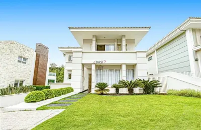 Casa com piscina no condominio le parc, 4 suites, 4 vagas
