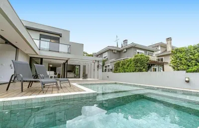 Casa com piscina no condominio le parc, 4 suites, 4 vagas