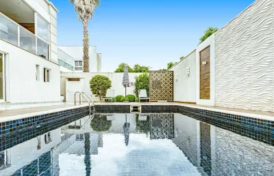 Casa com piscina no condominio le parc, 4 suites, 4 vagas