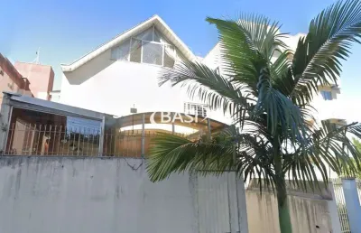 Sobrado de 3 quartos a venda no agua verde (2 vagas de garagem)