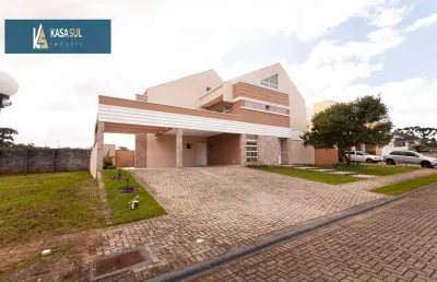 Linda casa em condomínio fechado em santa felicidade.