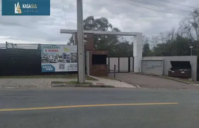 Sobrado em condominio fechado no santa candida com 131,68 m².