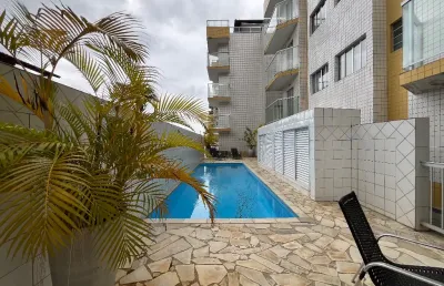 Apartamento térreo na praia das toninhas a poucos passos do mar