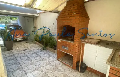Encantador sobrado de 3 dorms (1 suíte) com quintal e churrasqueira à venda na ponta da praia em santos - sp
