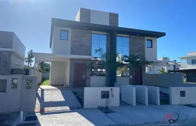 Casa nova com 03 suítes à venda na praia da cachoeira do bom jesus - florianópolis - sc