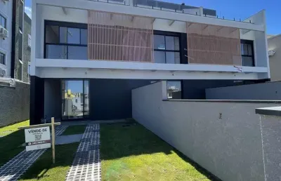 Casa geminada triplex, 03 suítes,à venda na praia dos ingleses - florianópolis - sc