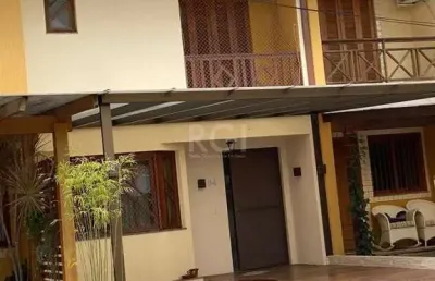 Casa com 3 quartos à venda na Avenida Edgar Pires de Castro, 1286, Hípica, Porto Alegre