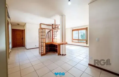 Cobertura desocupada, espaçosa e bem iluminada nos bairros bom fim/rio branco, c
