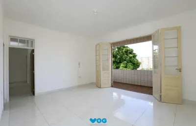3 dormitórios com 94 privativos com sacada, sol leste, possui 1 vaga