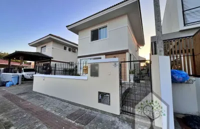 Casa individual no residencial norbecker – 3 dormitórios e quintal com churrasqueira