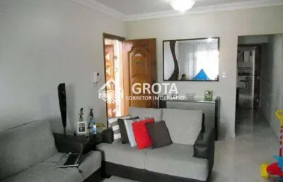 Apresentamos um imponente sobrado frontal na patriarca com 3 dormitorios e 2 vagas de garagem, a moradia perfeita para a sua familia!